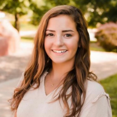 headshot of elle wilkinson